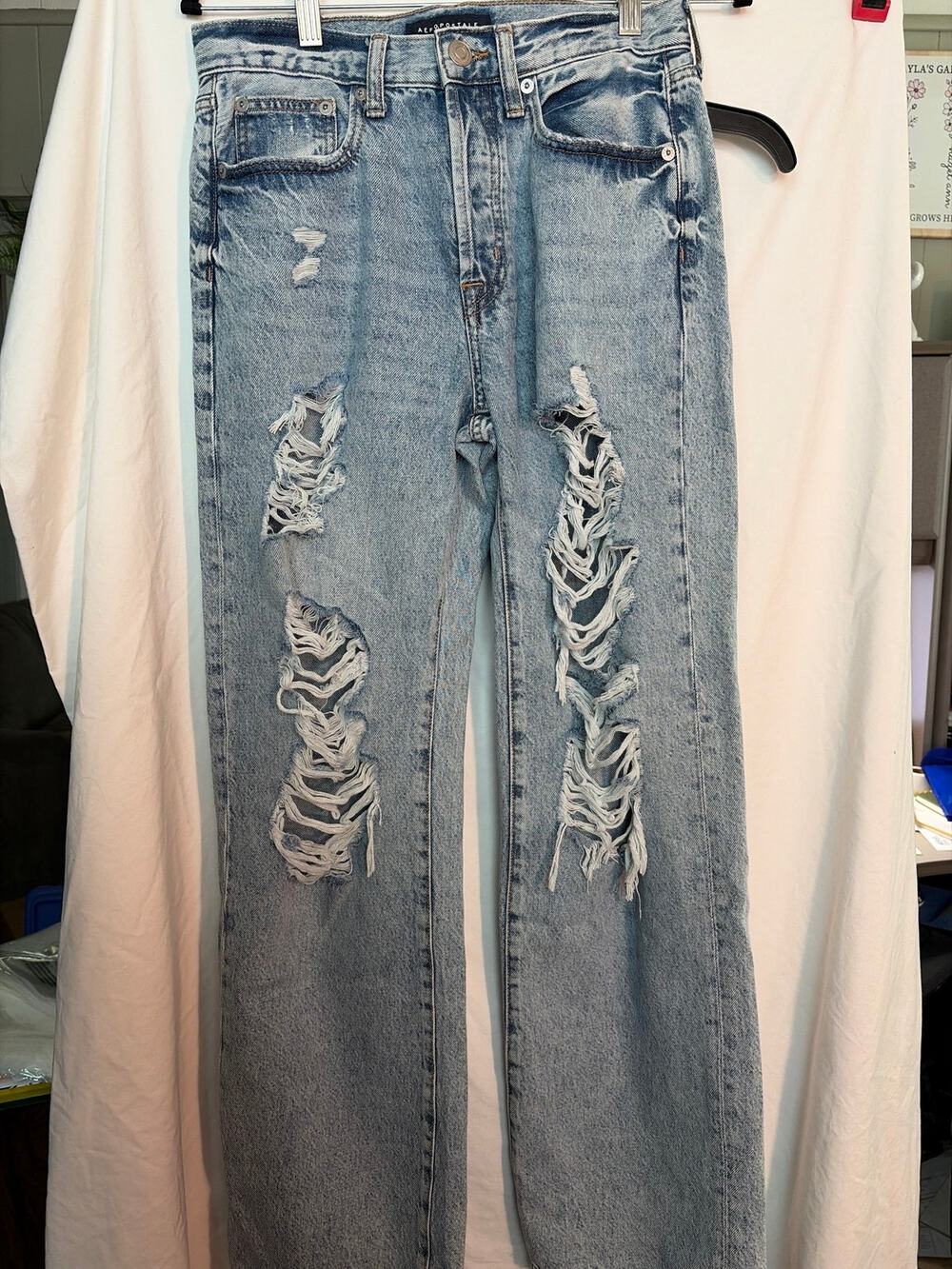 Women's Distressed Aero Low Rise Skater Jeans - 0R